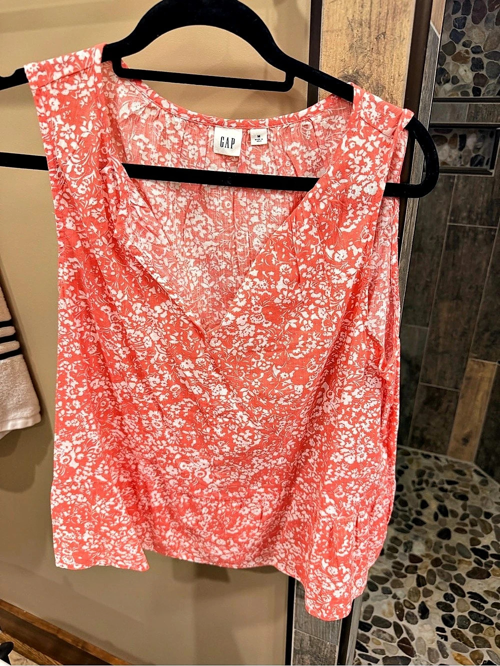 Gap Floral Blouse in Coral & White Like New